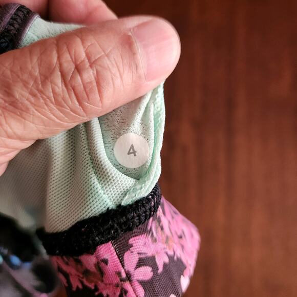 Lululemon Roll Out Tank‎ Heathered Black Petal Pop Multi Black Women's Size 4 - Picture 8 of 8
